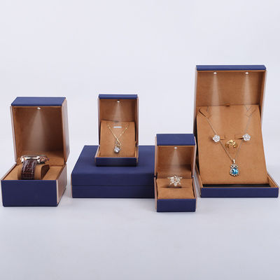 19x19x4cm صندوق هدايا من الجلد البنفسجي الأزرق مع ضوء LED وملفوف بالخيوط