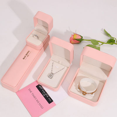 صندوق مجوهرات بشعار قابل للتخصيص، صندوق مجوهرات جلد وردي فاخر مصنوع يدويًا للتغليف