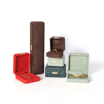 صندوق مجوهرات مخملي ثمانية الأطراف قابلة للتخصيص صندوق مجوهرات مع رقعة ذهبية