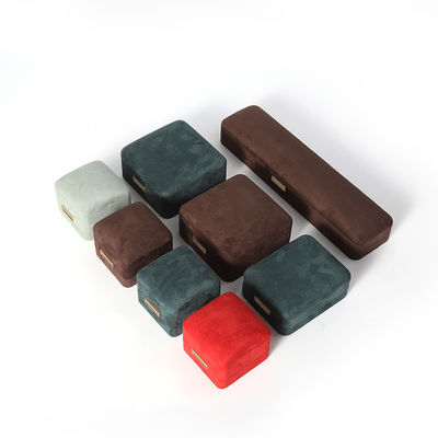 صندوق مجوهرات مخملي ثمانية الأطراف قابلة للتخصيص صندوق مجوهرات مع رقعة ذهبية