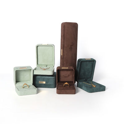 صندوق مجوهرات مخملي ثمانية الأطراف قابلة للتخصيص صندوق مجوهرات مع رقعة ذهبية