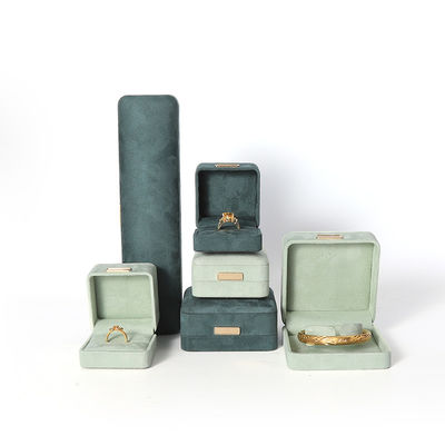 صندوق مجوهرات مخملي ثمانية الأطراف قابلة للتخصيص صندوق مجوهرات مع رقعة ذهبية