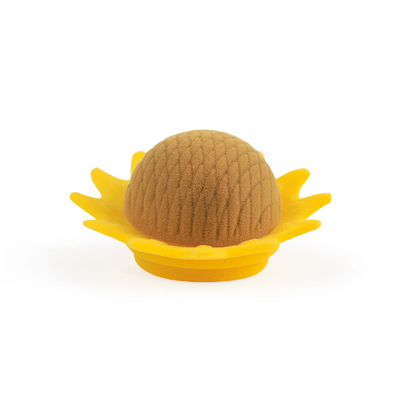 صندوقاً مجوهراتاً أصفر لخياطة حلقة