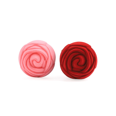 صندوق خاتم مجوهرات على شكل وردة مخملية حمراء فاخرة وقابلة للتخصيص لعيد الحب