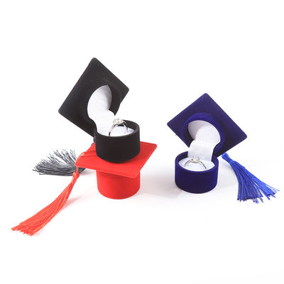 صندوق مجوهرات مخملي فاخر على شكل قبعة تخرج مخصص للهدايا في العطلات