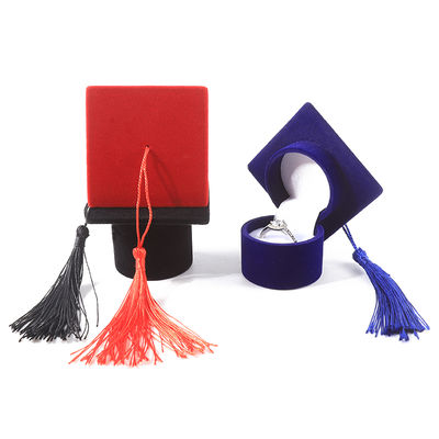 صندوق مجوهرات مخملي فاخر على شكل قبعة تخرج مخصص للهدايا في العطلات