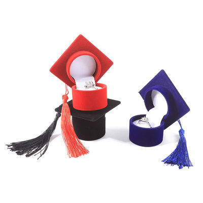 صندوق مجوهرات مخملي فاخر على شكل قبعة تخرج مخصص للهدايا في العطلات