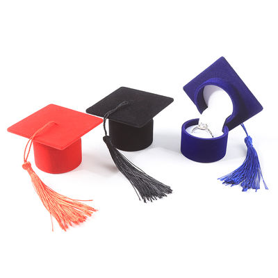 صندوق مجوهرات مخملي فاخر على شكل قبعة تخرج مخصص للهدايا في العطلات