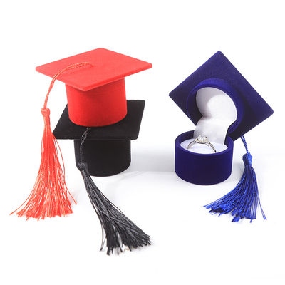 صندوق مجوهرات مخملي فاخر على شكل قبعة تخرج مخصص للهدايا في العطلات