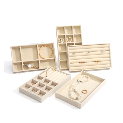 صواني مجوهرات مخملية بيج فاخرة قابلة للتخصيص صانعي القطع الأصلية لعرض المجوهرات للخاتم والسوار والقلادة