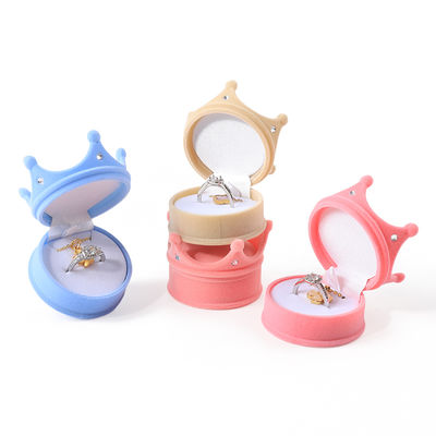 تغليف مجوهرات فاخرة مخصصة على شكل تاج مخملي للهدايا في العطلات